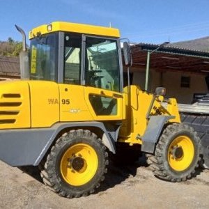 foto 6.5t ladowarka Komatsu WA95